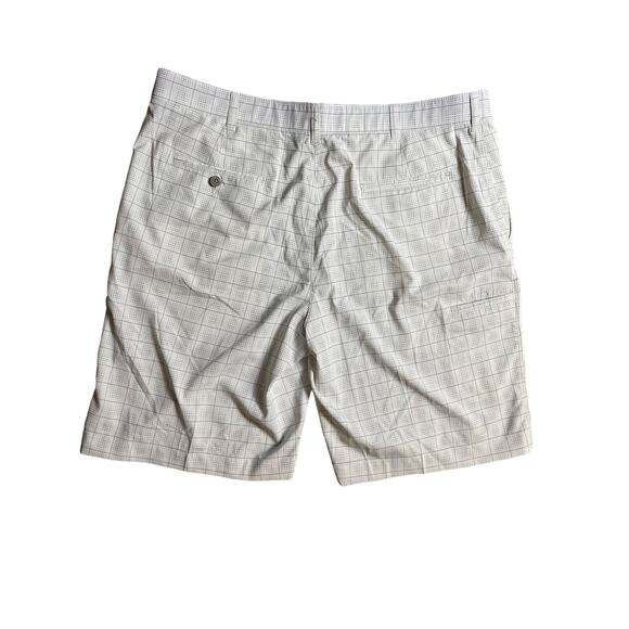 Men’s PGA Tour White & Gray Checked 10” Inseam Flat Front Golf Shirts Size 38 - Picture 4 of 7